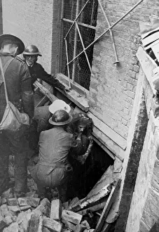 Squads: Blitz in London - rescue squad at work, WW2