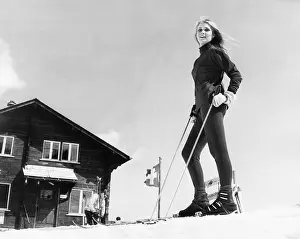 Skiis: BLONDE SKI MODEL