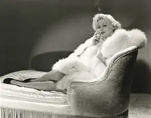 Divan: Blondes have more fun -