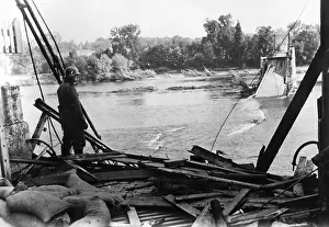 Sentry: Blown up bridge over the Loire, 1940