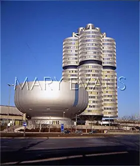 Motoren: BMW BUILDING - MUNICH