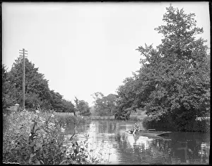 BOAT ON THE RIVER WEY