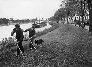 Towing: Boatmen while towing, 1934