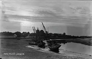 Tide: Boats at Low Tide in Maldon