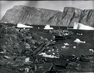 Icebergs: Boats - Sailing - Ships