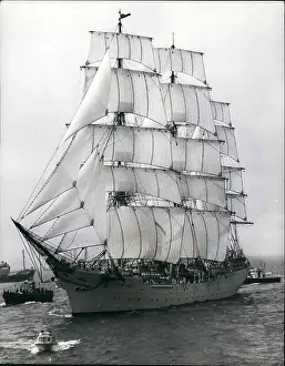 Solent: Boats - Sailing - Ships