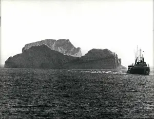 Tows: Boats - Sailing - Ships