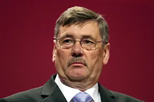 Ainsworth: Bob Ainsworth MP