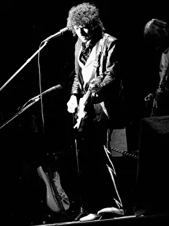 Pavillon: Bob Dylan performing at The Pavilion, Paris