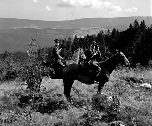 Escapees: Boder patrol on horseback