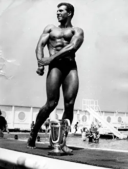 Flexing: Bodybuilder Christian Barreau