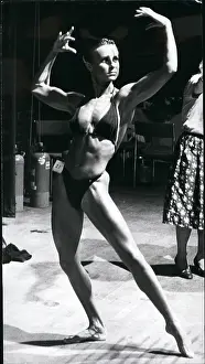 Weaker: Bodybuilding - Weightlifting