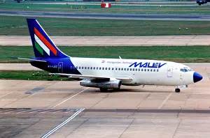 B737: Boeing 737-2T5 HA-LEC