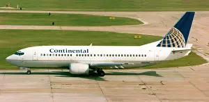 1204: Boeing 737-300 N10323
