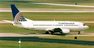 1142: Boeing 737-300 N14307
