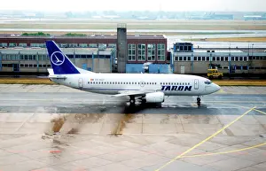 B737: Boeing 737-300 YR-BGY