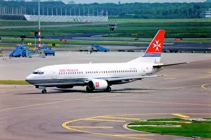 B737: Boeing 737-382 9H-ADN