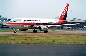 Trailing: Boeing 737-3B7 N352AU