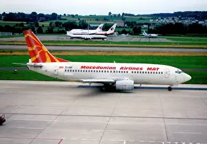 B737: Boeing 737-3H9 Z3-ARF