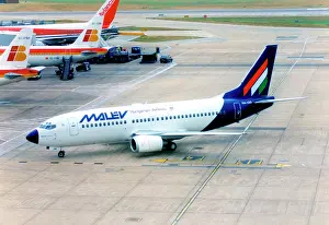 B737: Boeing 737-3Y0 HA-LED