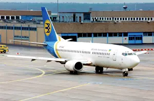 B737: Boeing 737-3Y0 UR-GAE