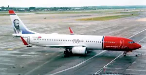 Shuttle: Boeing 737-800 LN DYI