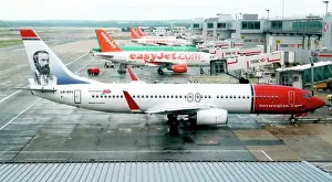 Shuttle: Boeing 737-800 LN DYI