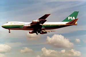 B747: Boeing 747-200 AP-BAK