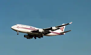 Approach: Boeing 747-4D7 HS-TGO