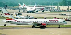 Gatwick: Boeing 757-28A C-FXOF