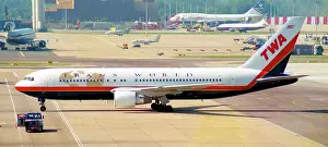 Gatwick: Boeing 767-231ER N601TW