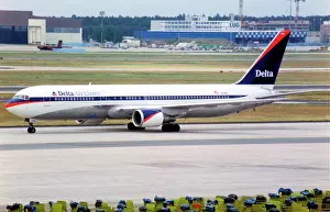 B767: Boeing 767-300 N156DL