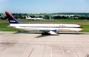 B767: Boeing 767-300 N156DL