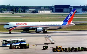 Linea: Boeing 767-352 (ER) CC-CDM