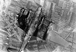B17f: Boeing B-17F falls victim to enemy flak