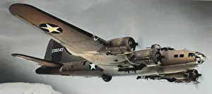 B17f: Boeing B-17F flying, from starboard