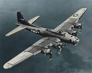 B17g: Boeing B-17G flying, from above