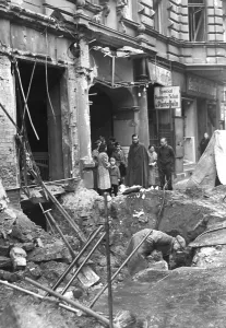 Hopper: Bomb damage in Berlin, 1940