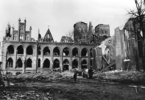 Luebeck: Bomb damage to the cathedral museum and cathedral in Lue