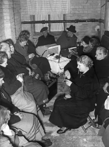 Knit: Bomb shelter in Berlin, 1940