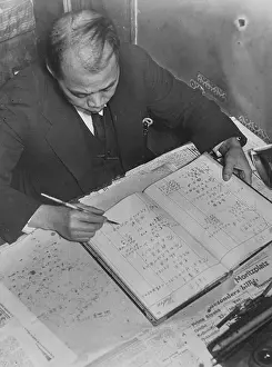 Wholesale: Bookkeeper keeps accounts in Chinese in Berlin, 1932