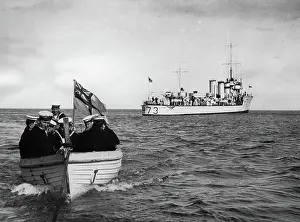 Thruster: A boot with sailors. In the background