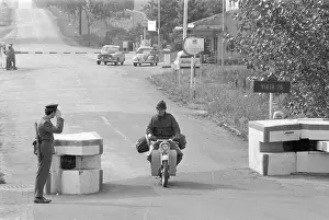 Picha: Border crossing - frontier - Austria - motorcycle