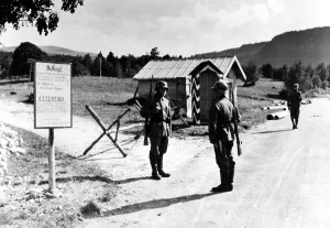 Achtung: Border post at the French-Swiss border