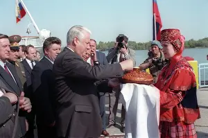 Astrakhan: Boris Yeltsin visit to Astrakhan, 1996
