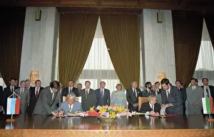 Sofia: Boris Yeltsin visit to Bulgaria, 1992