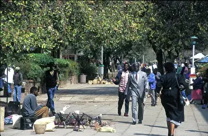 Hawkers: Botswana, 1990s : City scene. Hawkers, trade, curio