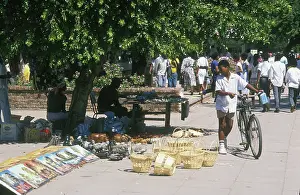 Hawkers: Botswana, Gaberone 1990s : City scene. Open air market
