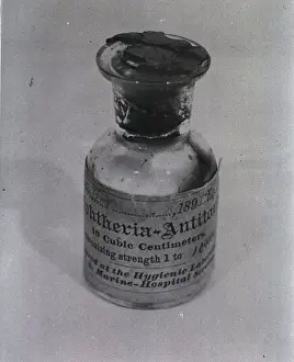 Behring: Bottle of diphtheria antitoxin dated May ?