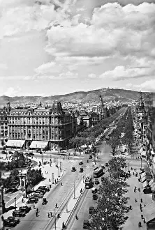 Paseo: Boulevard in Barcelona, 1934